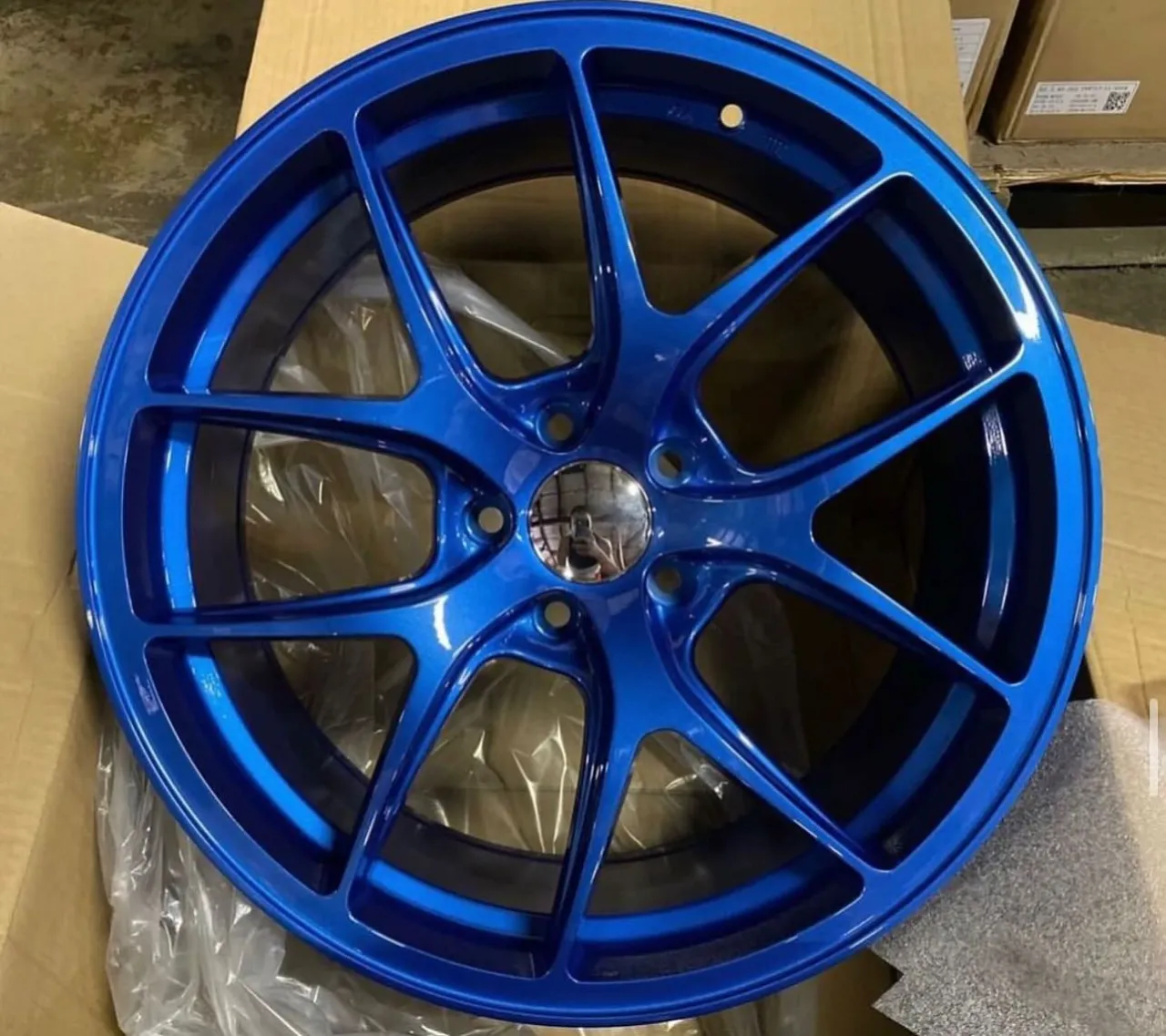 Blue multi-spoke wheel at Stage One Auto Edison NJ